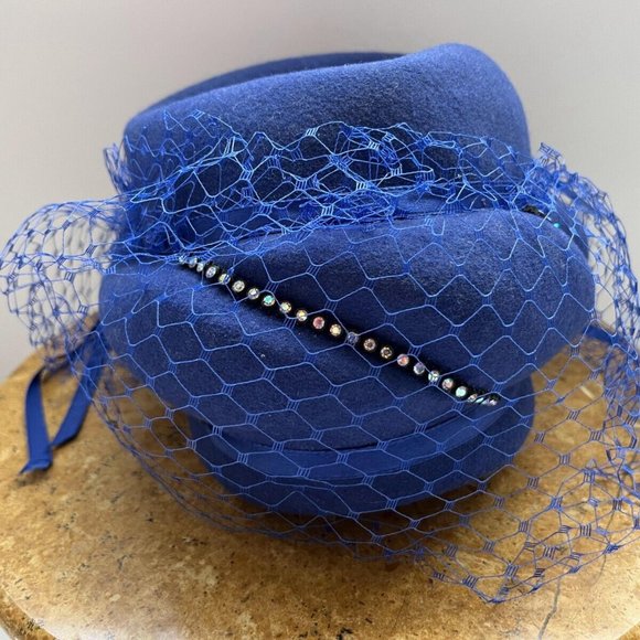 Vintage Women's Blue Mesh Veil Pillbox Fascinator Cap w/ Rhinestone Bow and Lace - Picture 6 of 15